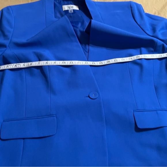 Le Suit, New, Two-Piece Pantsuit - Picture 7 of 14